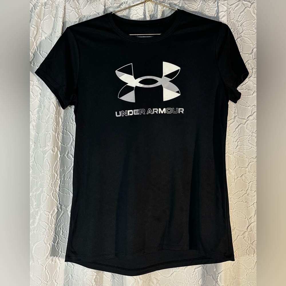 Under Armour Women's Black T-Shirt SIZE YXL